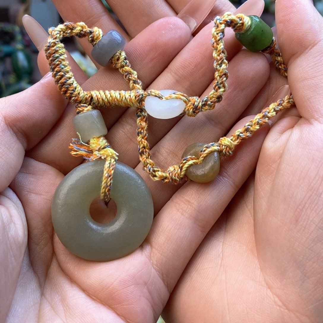 和田玉颈饰未镶嵌