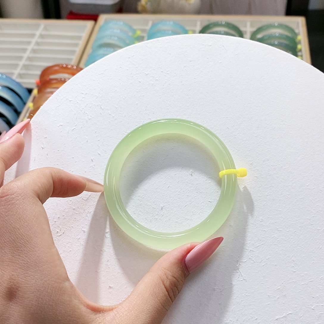 手镯玛瑙/玉髓未镶嵌52