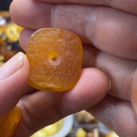 未镶嵌蜜蜡手串吊坠