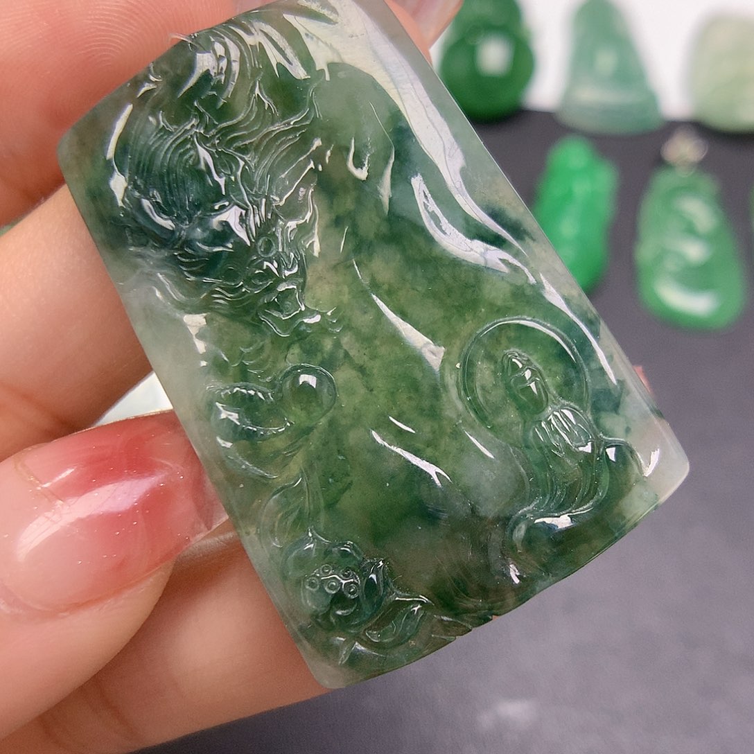 翡翠颈饰未镶嵌御龙