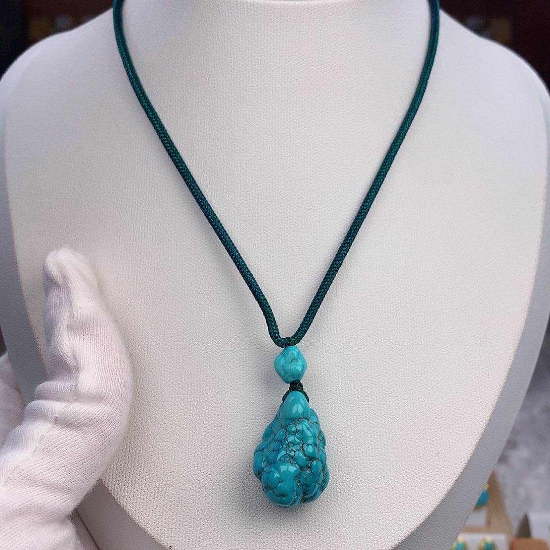 绿松石颈饰未镶嵌