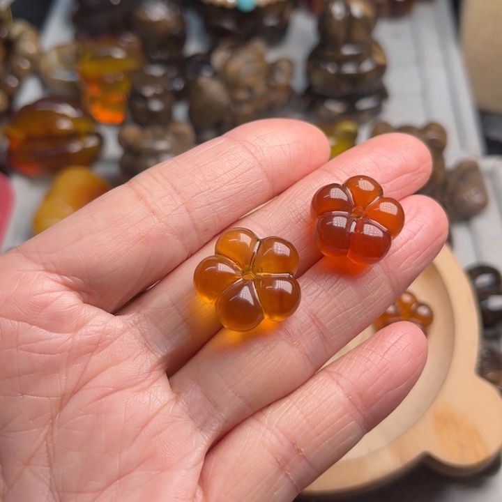 琥珀未镶嵌颈饰花