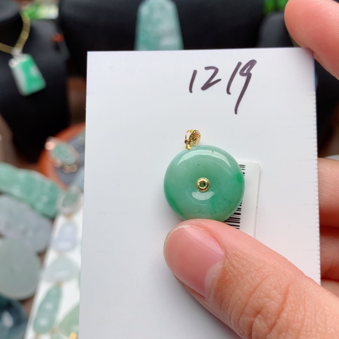 翡翠颈饰18K金镶嵌吊坠