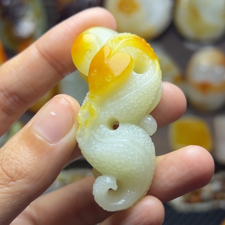 和田玉未镶嵌颈饰