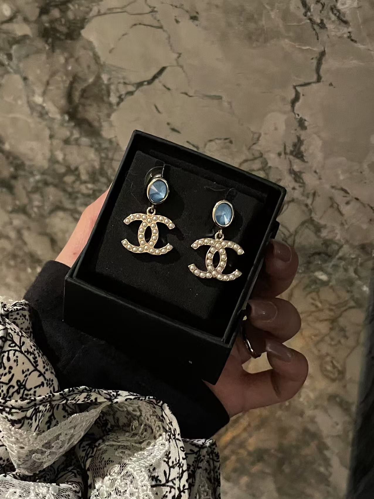 95新 Chanel/香奈儿 展会外场！海蓝钻钻双C耳钉