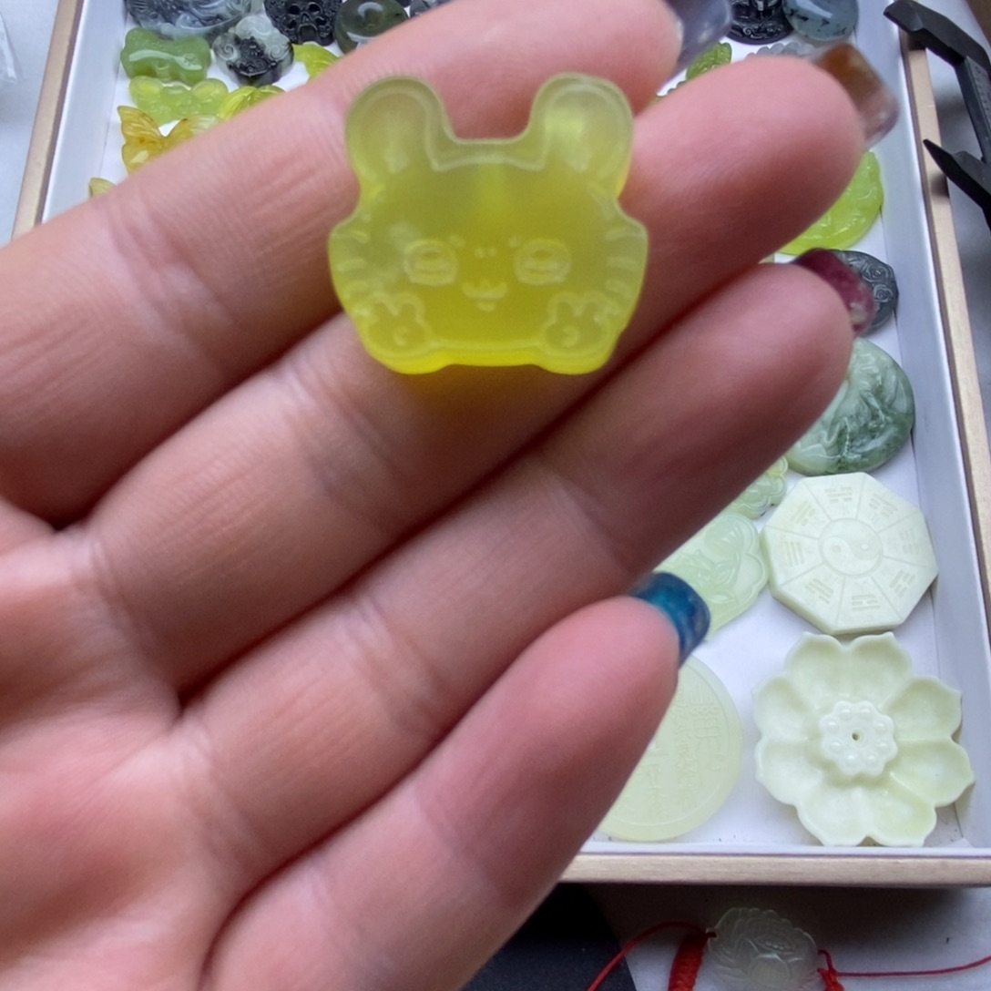蛇纹石玉未镶嵌颈饰