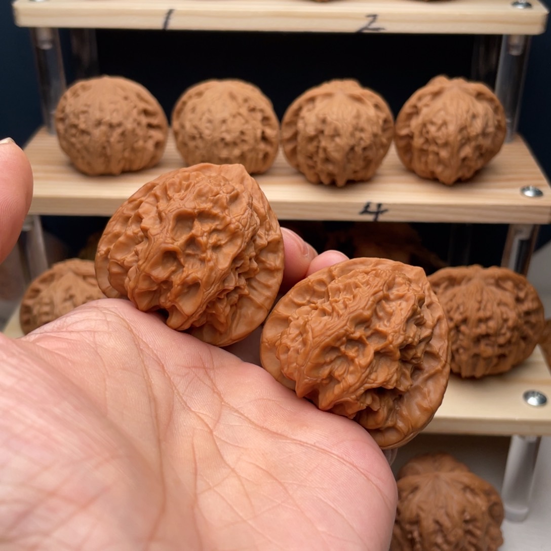 桃核把件t**g梨木台…焕