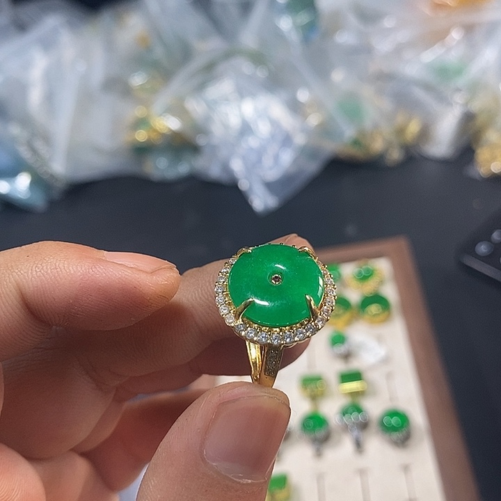 翡翠颈饰未镶嵌价格