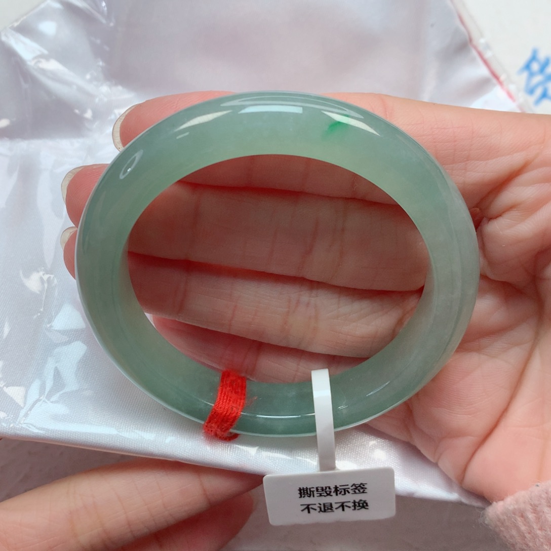 翡翠手镯未镶嵌52圈 冰湖水绿