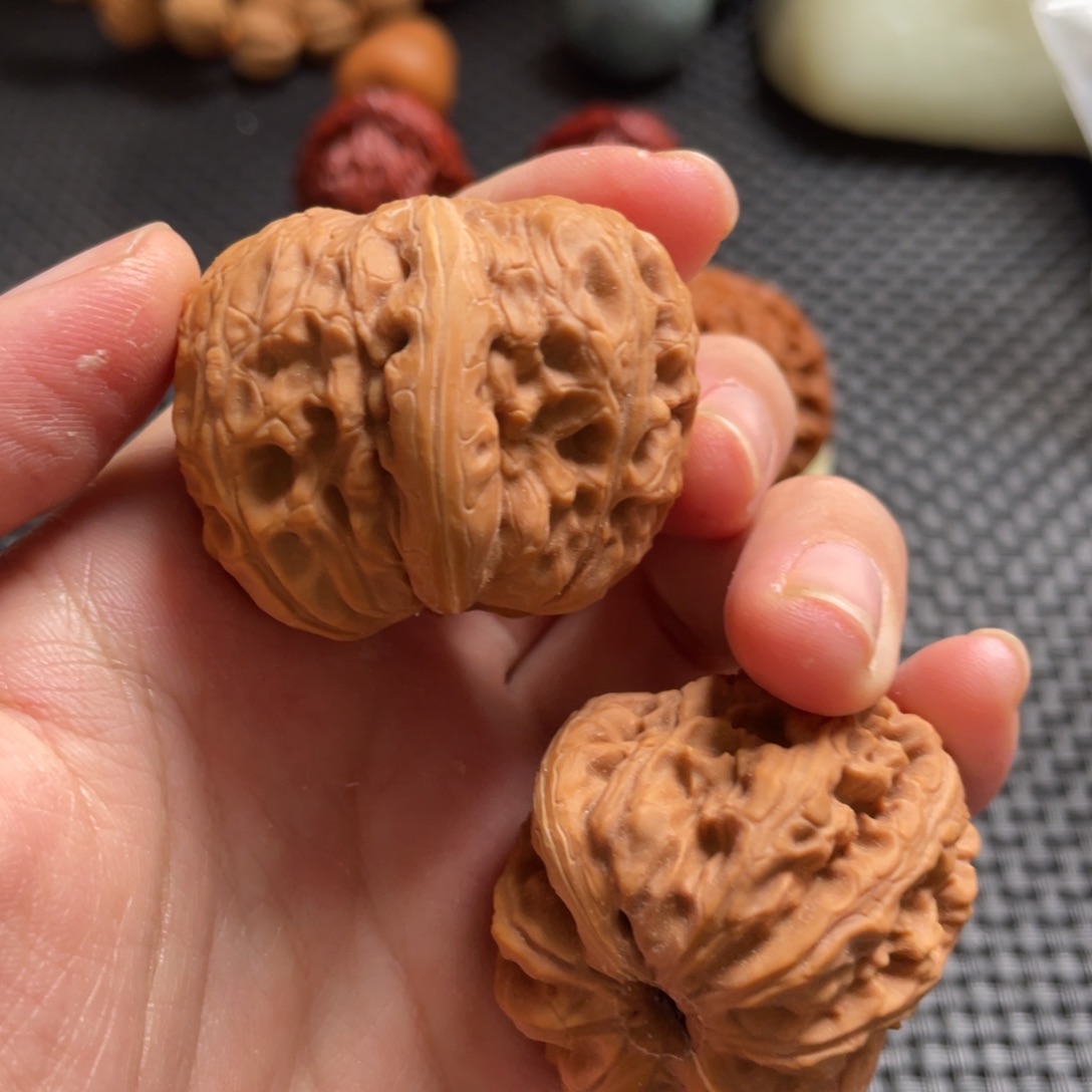 杨***鱼文玩核桃吊坠元宝大修