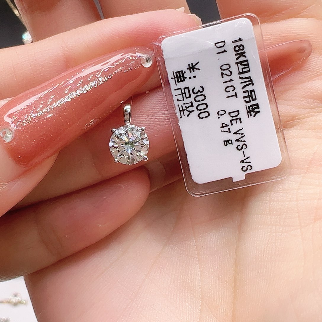 实验室培育钻石吊坠18K金镶嵌1.021ct K白四爪吊坠