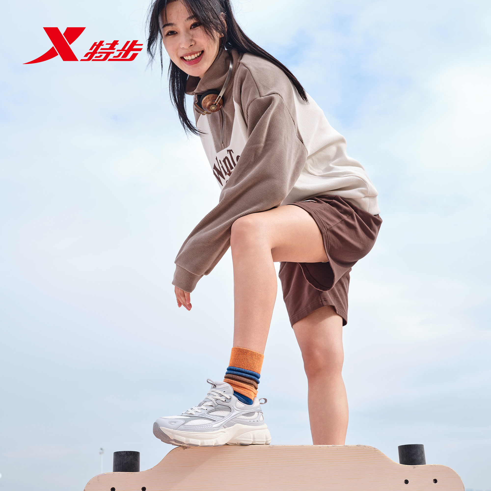 特步情侣款老爹鞋丨2025年春季新款网面透气潮流休闲百搭运动鞋