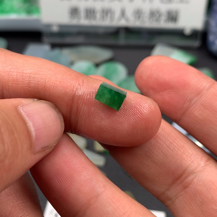 定制翡翠未镶嵌材料定制