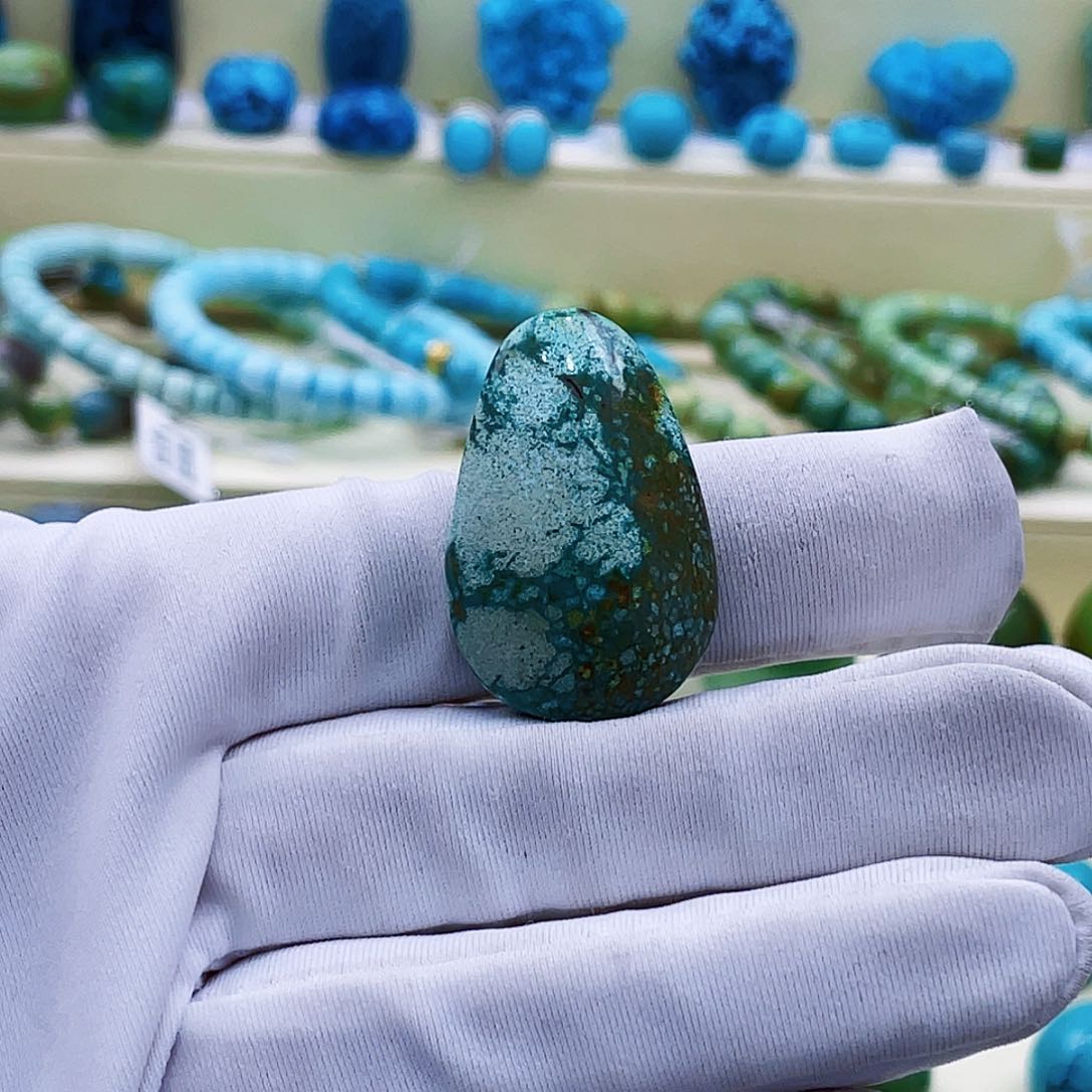 绿松石颈饰未镶嵌