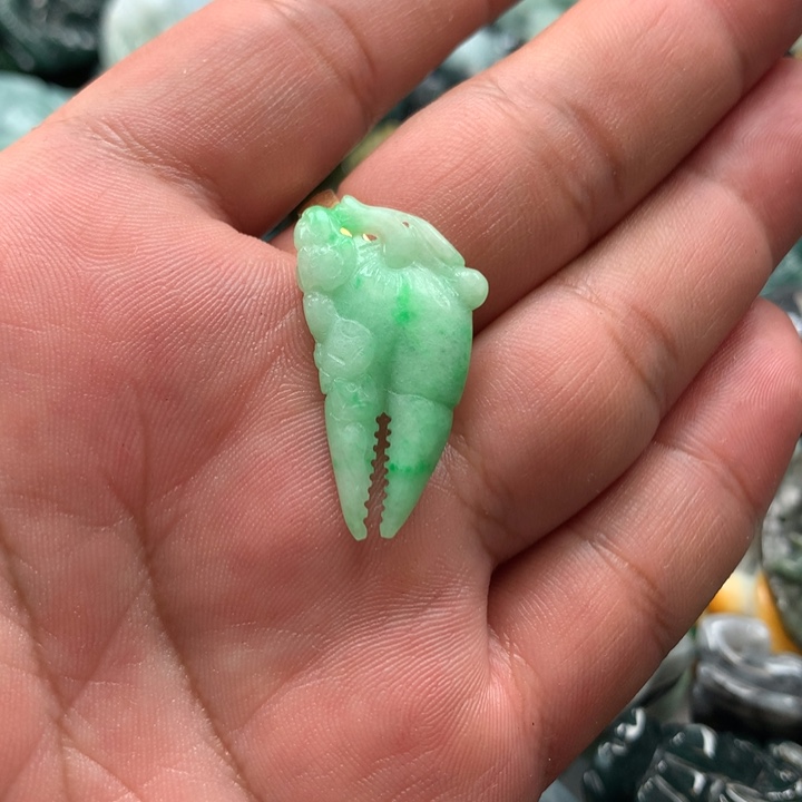 翡翠颈饰未镶嵌保真天然a货翡翠