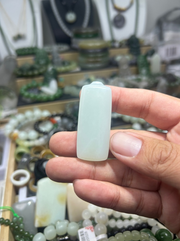 天然新疆和田玉且末白玉无事牌