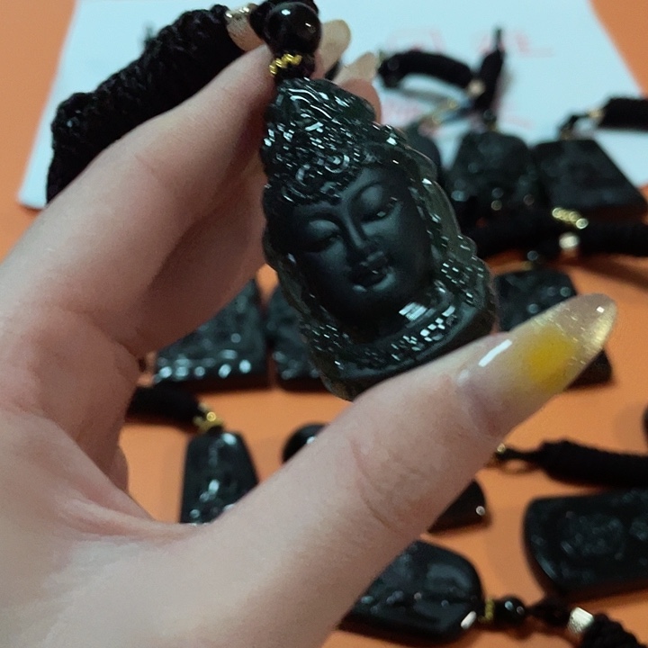 翡翠颈饰未镶嵌嗯**哈