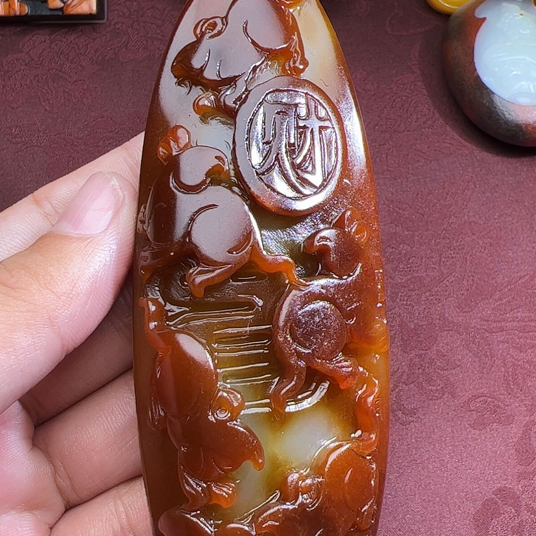 V***飞和田玉未镶嵌颈饰