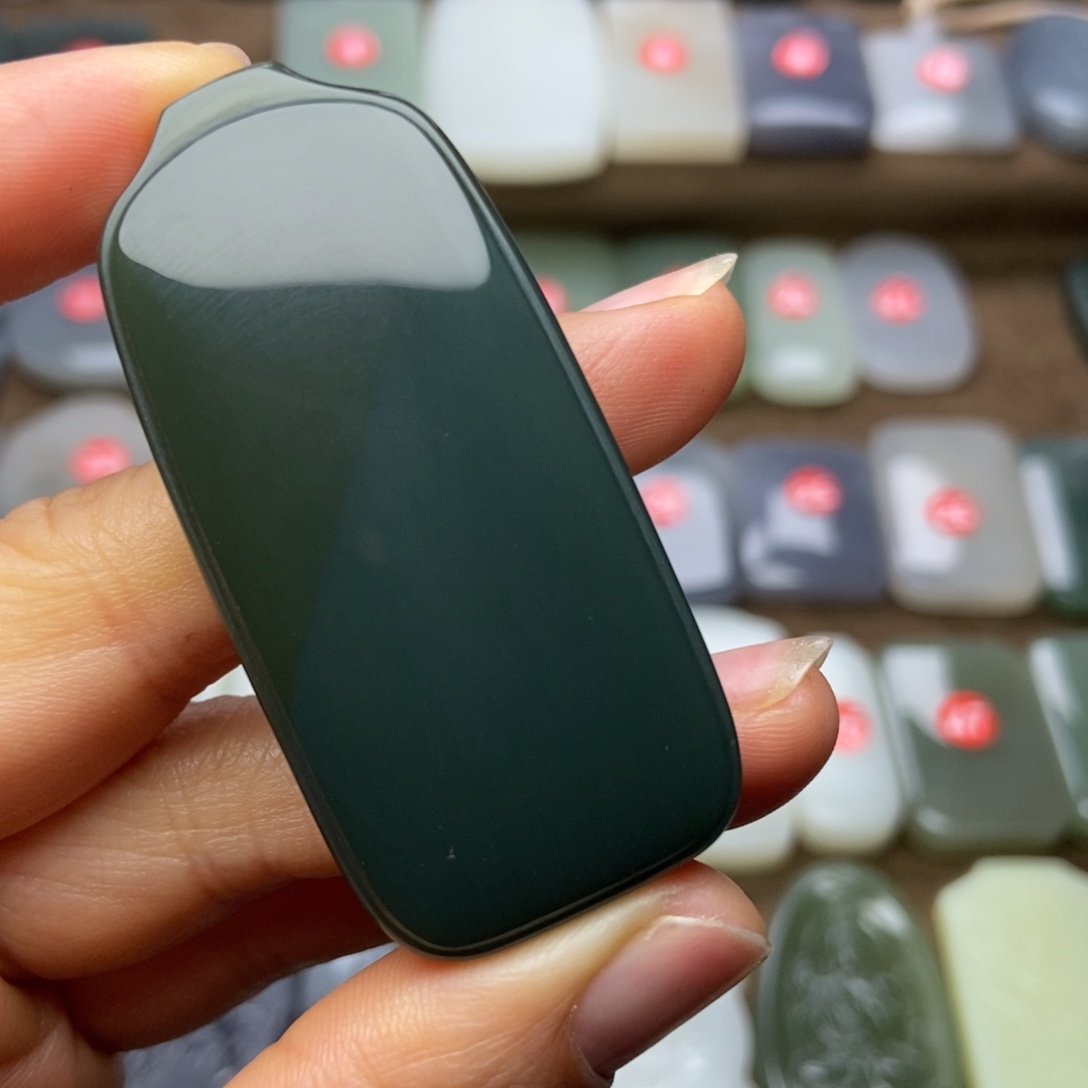 自***a和田玉未镶嵌颈饰