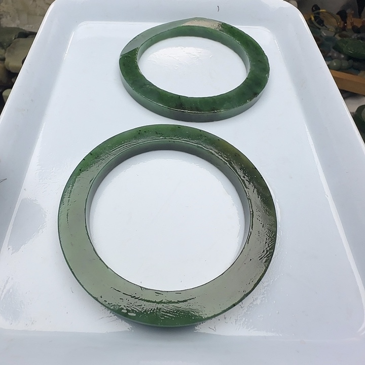 以***楠和田玉（糖玉）未镶嵌珠宝半成品