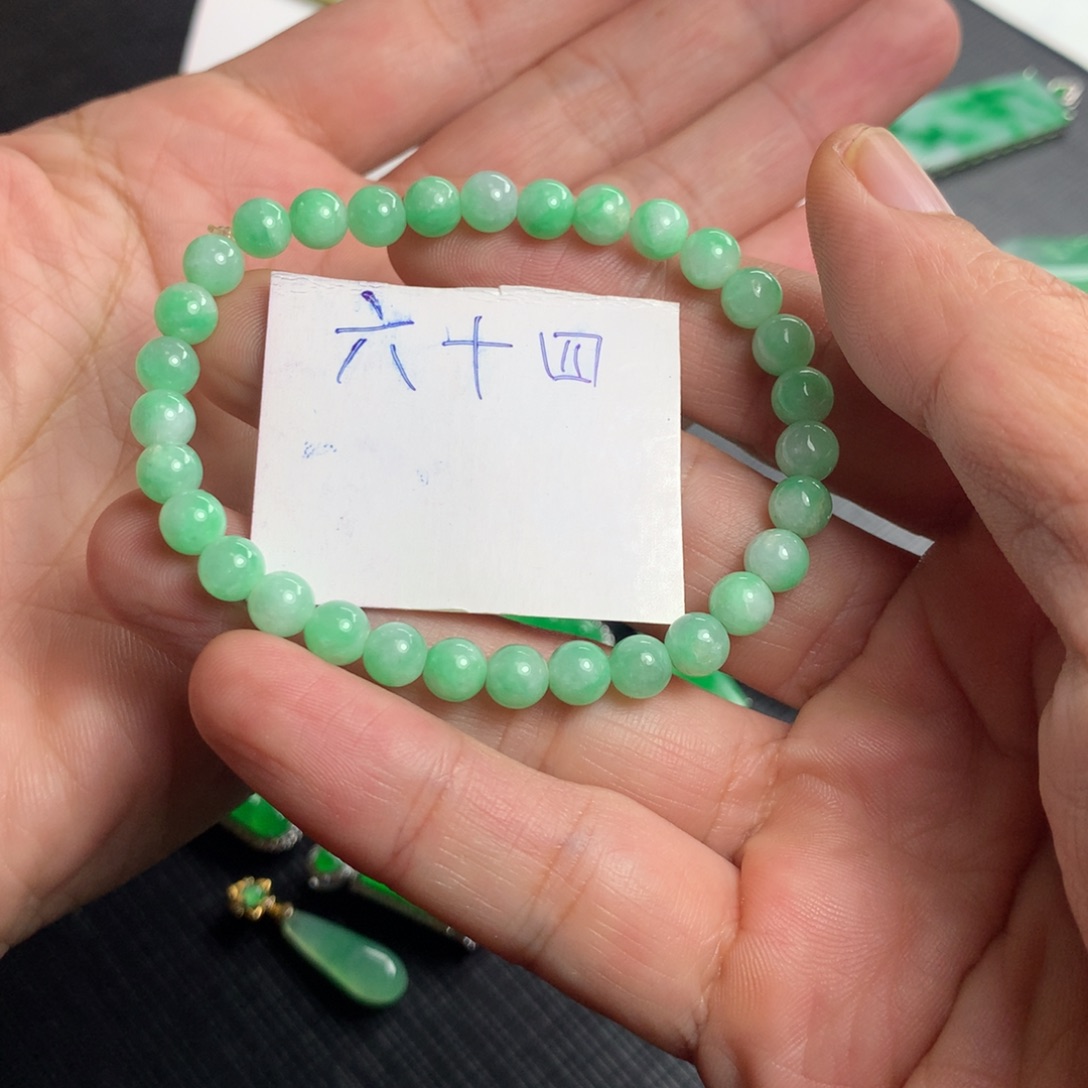 颈饰18K金镶嵌翡翠翡翠
