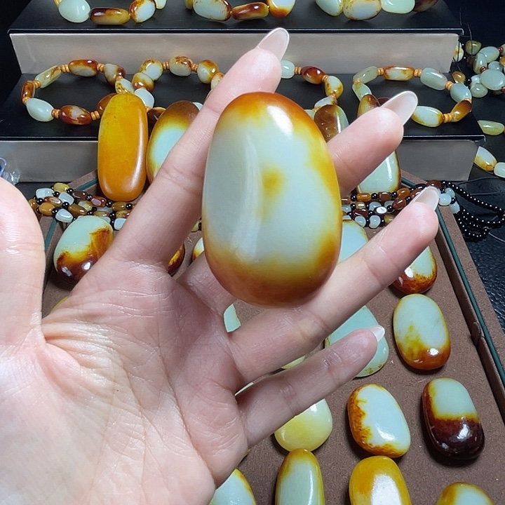 和田玉未镶嵌颈饰古*