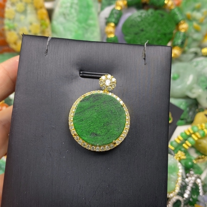 翡翠未镶嵌吊坠(赠链)