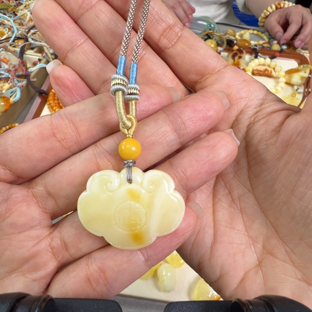 蜜蜡裸石未镶嵌蜜蜡