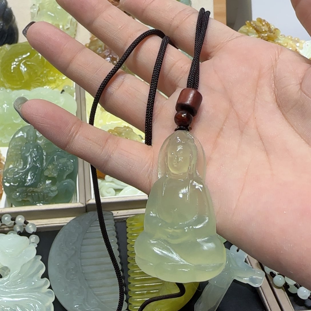 未镶嵌蛇纹石玉吊坠
