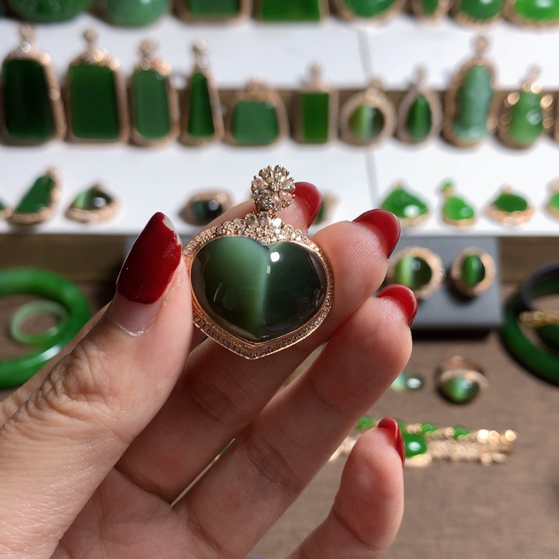 和田玉（碧玉）吊坠18K金镶嵌禅*