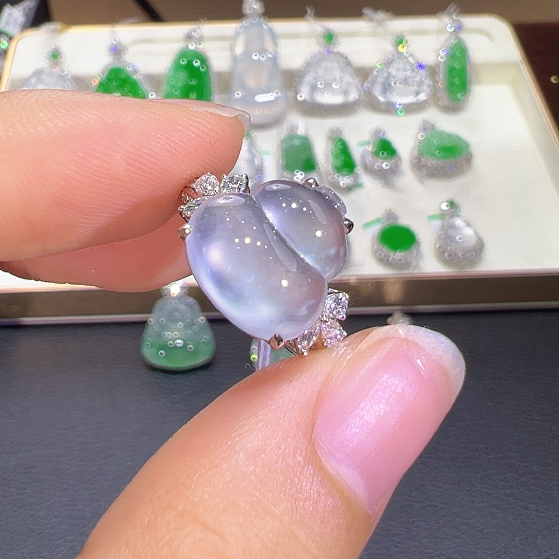 翡翠18K金镶嵌戒指