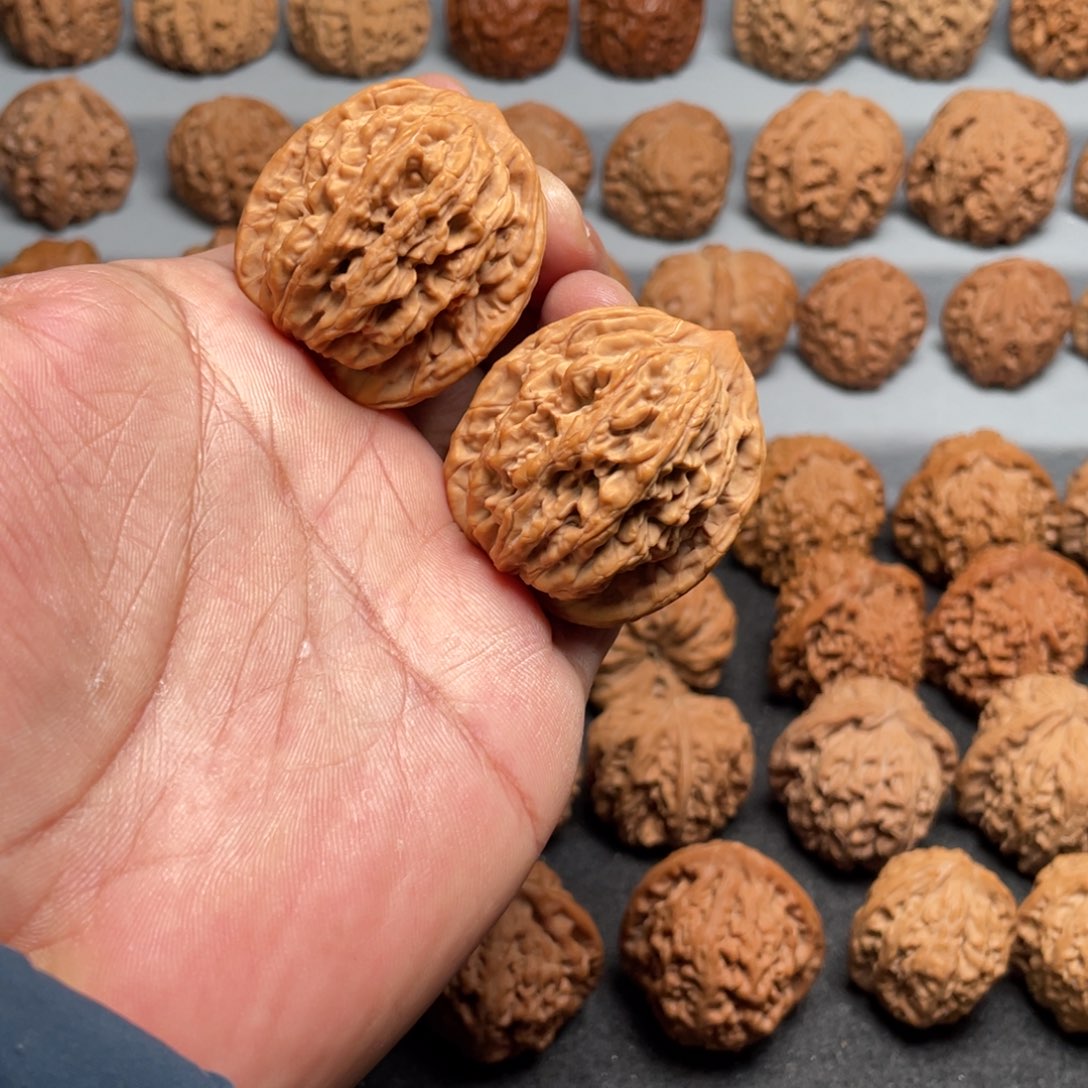 文玩核桃吊坠39麦穗虎头