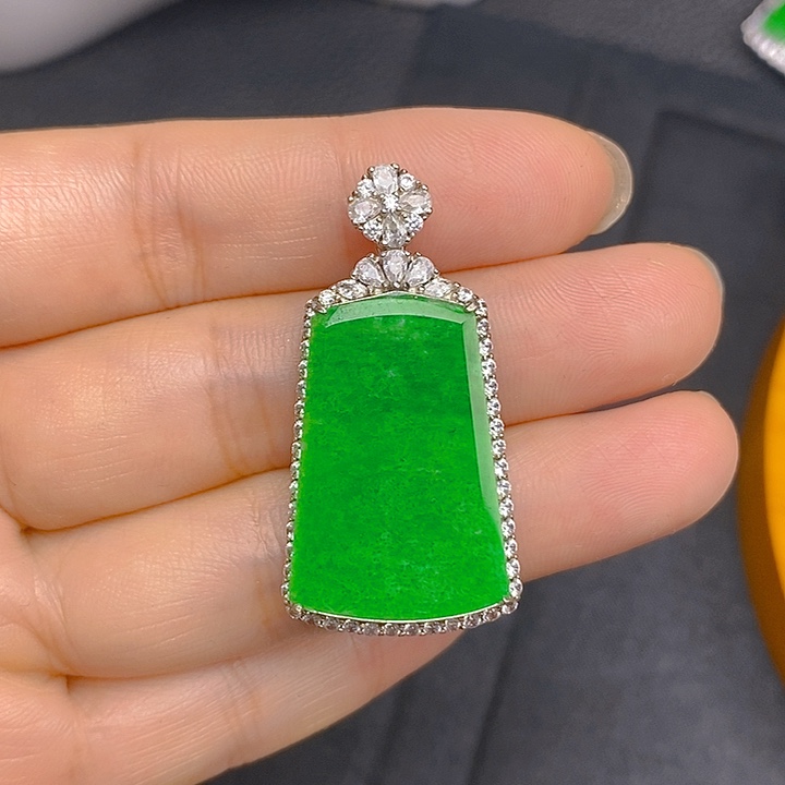 黄***榆翡翠银S925镶嵌颈饰