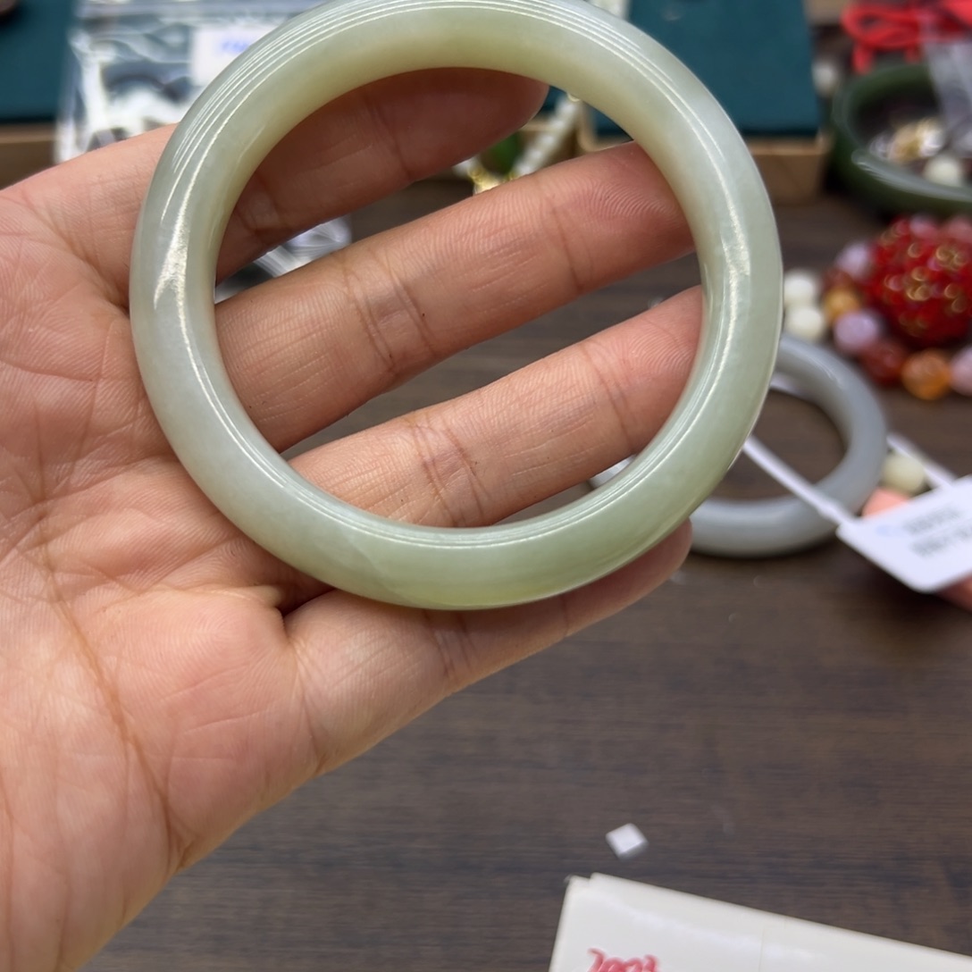 和田玉未镶嵌手镯57.5圈围1860瑕