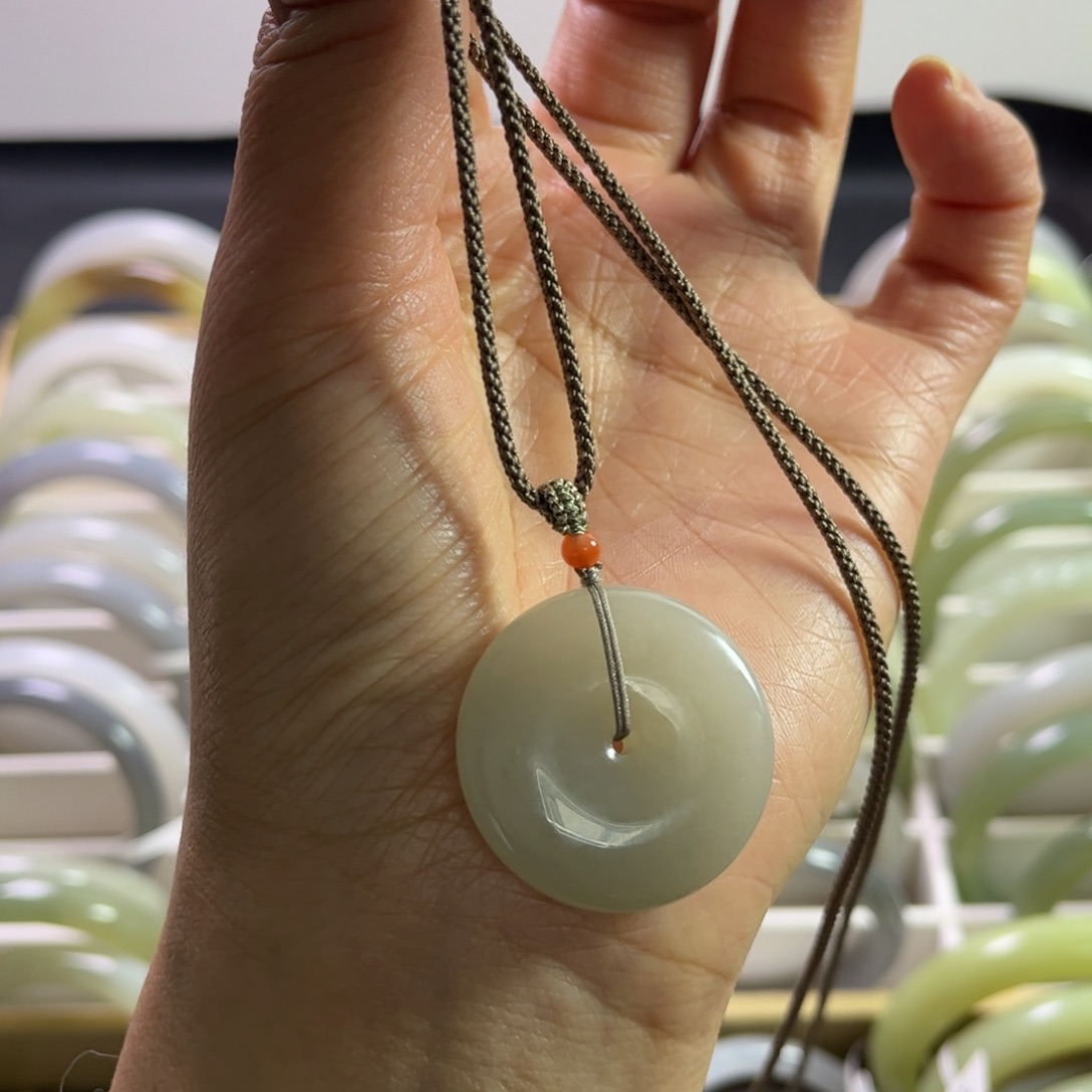 和田玉吊坠未镶嵌