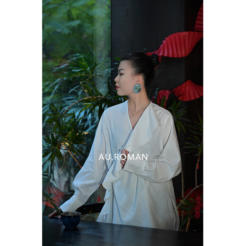 气质通勤法式设计感V领荷叶边衬衫