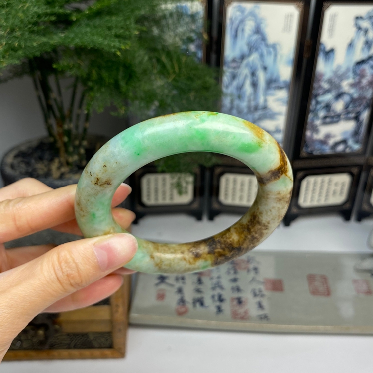 59.1老料飘绿复古沁色圆条手镯 天然翡翠A货手镯