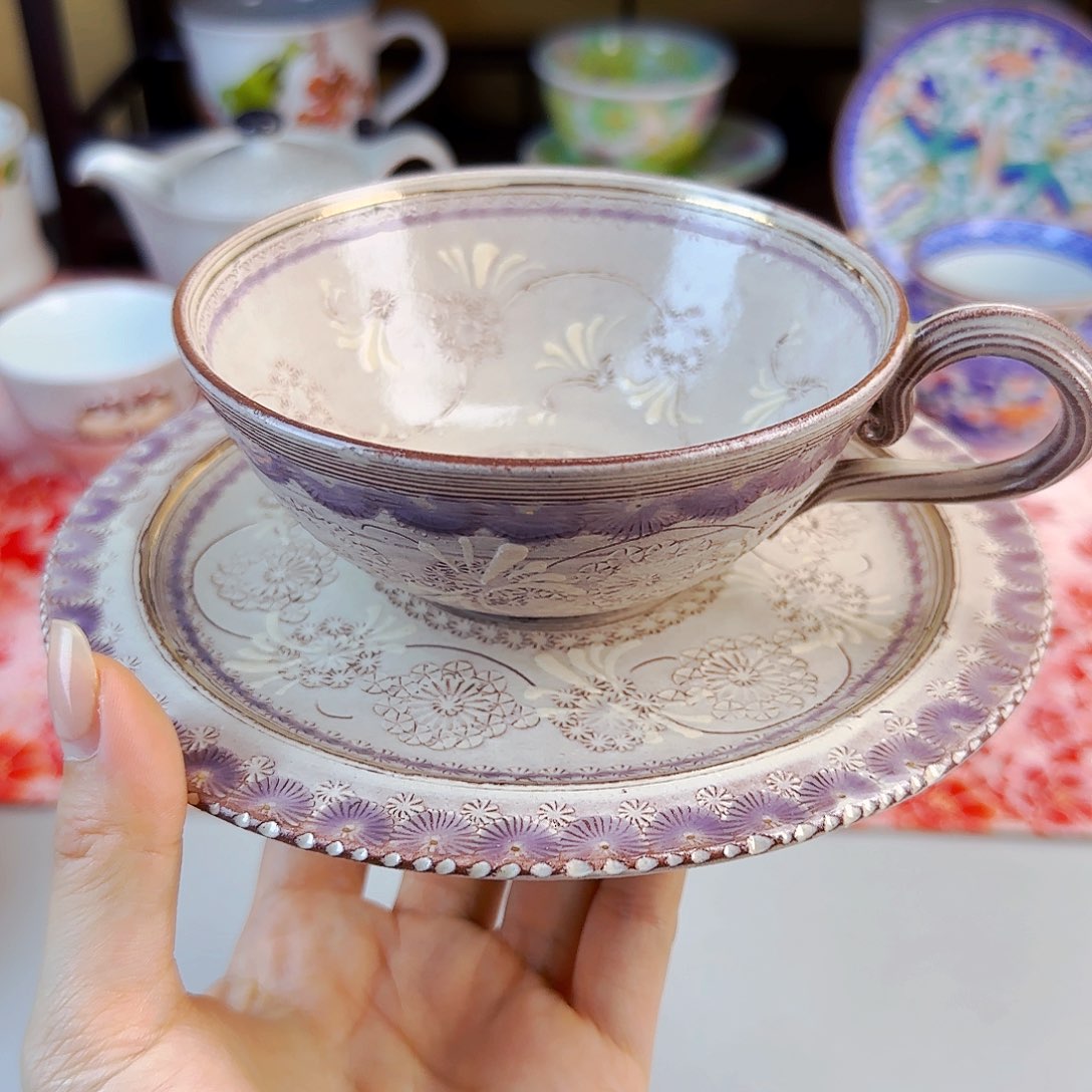 他家茶具瓷器真美！