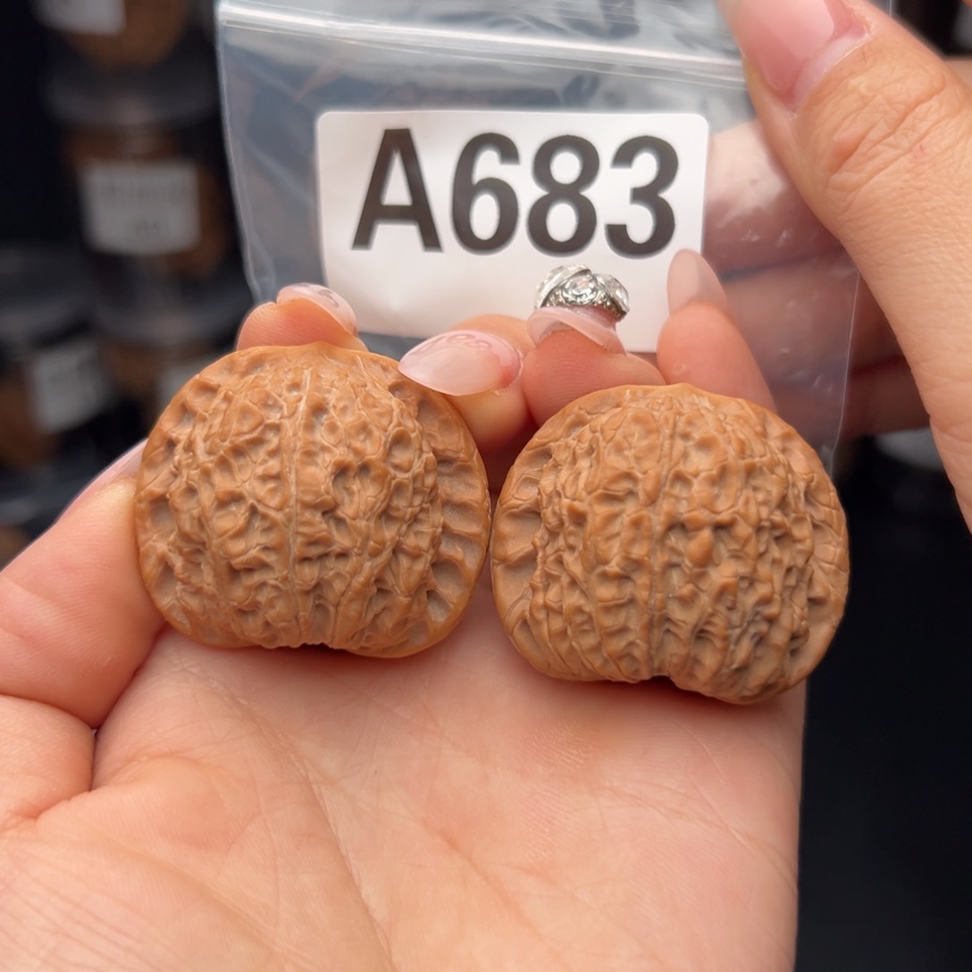 文玩核桃吊坠血麒麟39