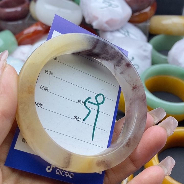 石英质玉手镯未镶嵌