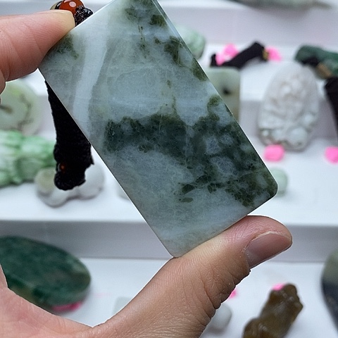 独山玉颈饰未镶嵌