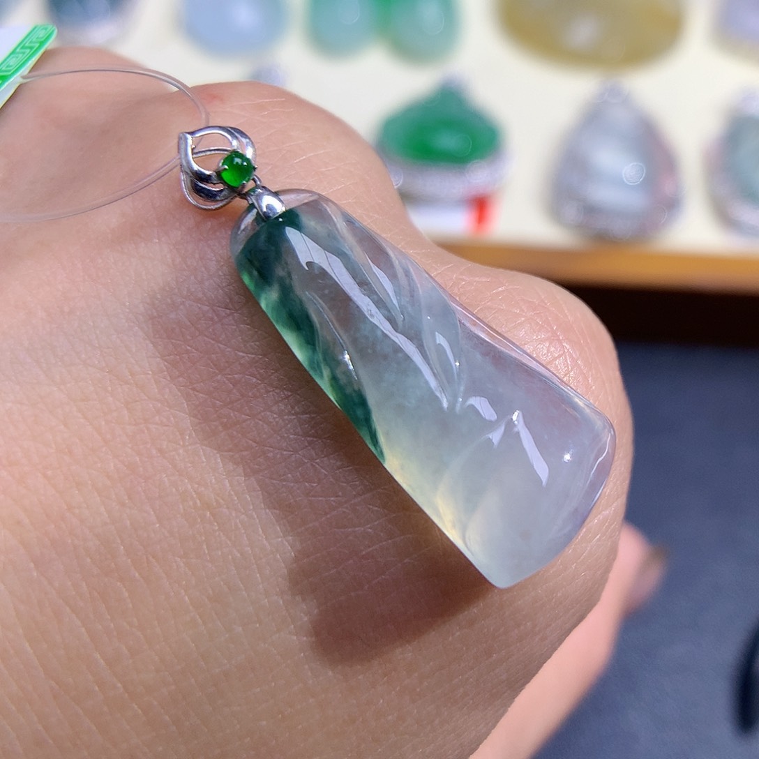 翡翠颈饰18K金镶嵌竹节