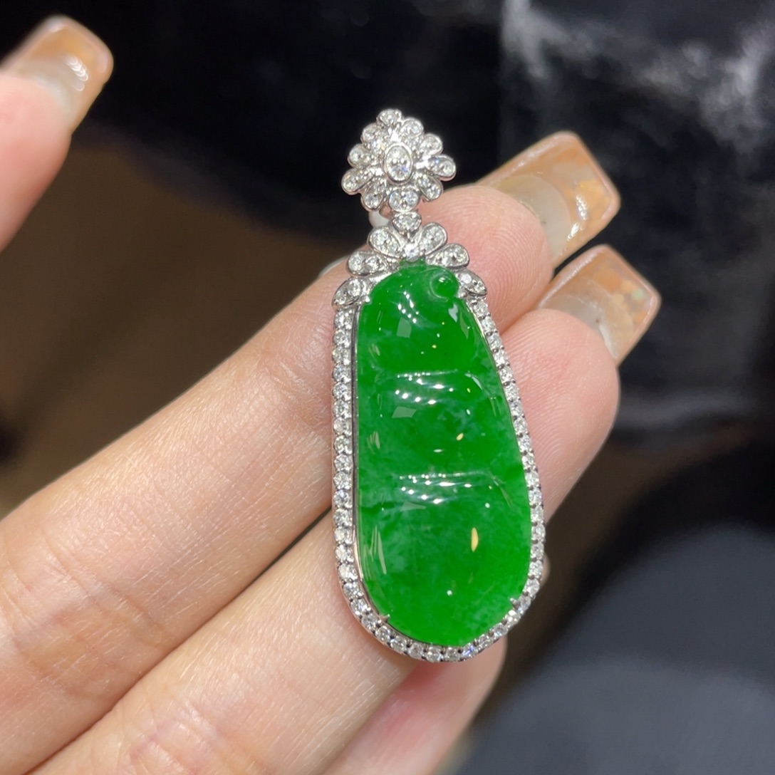 翡翠颈饰18K金镶嵌天然缅甸翡翠