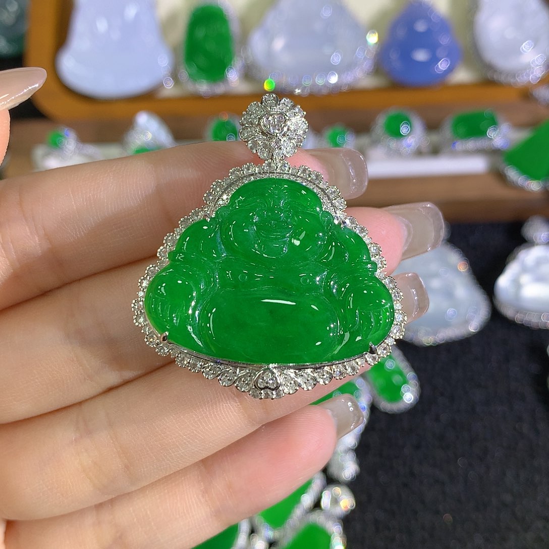 翡翠18K金镶嵌颈饰8888888