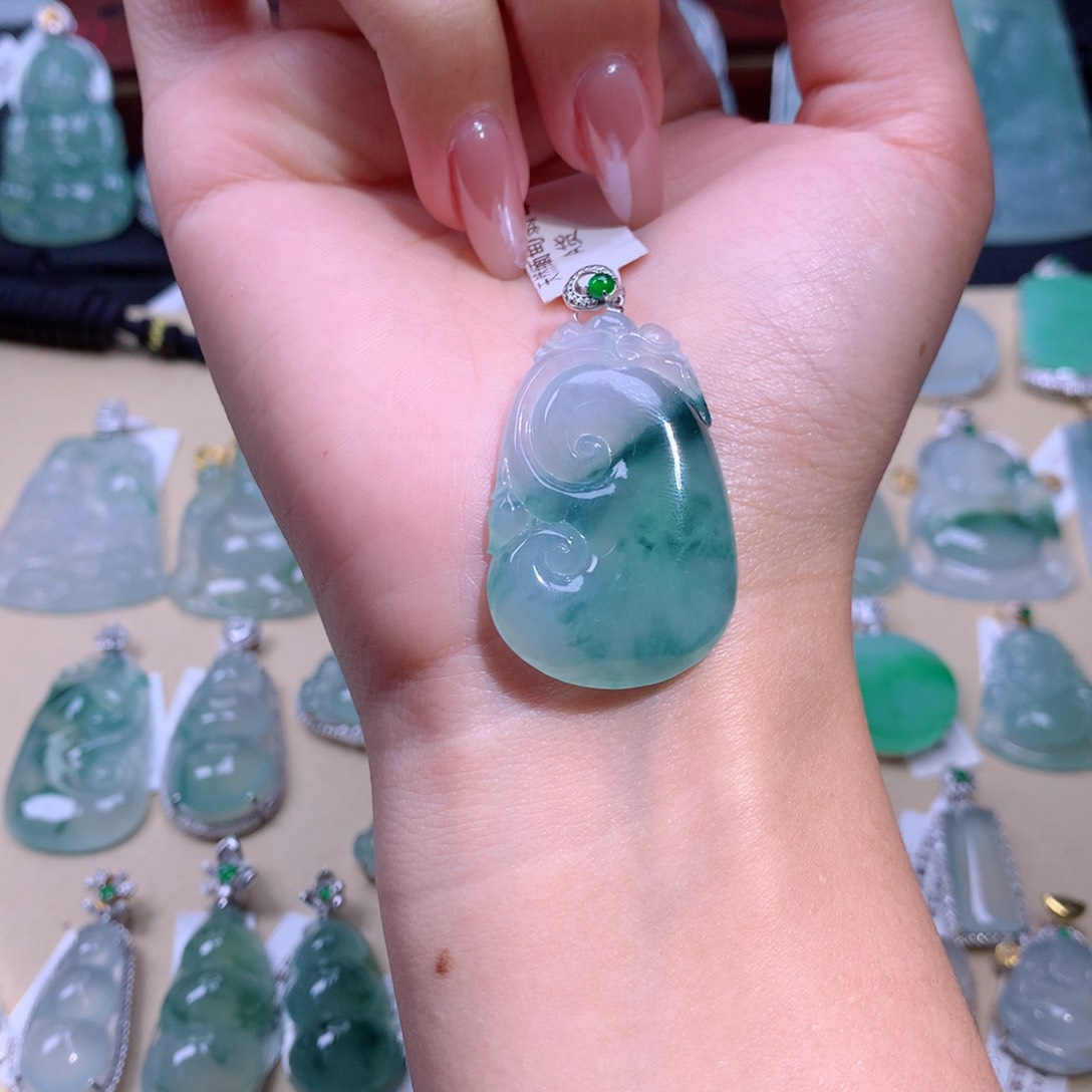 翡翠吊坠(不含链)18K金镶嵌