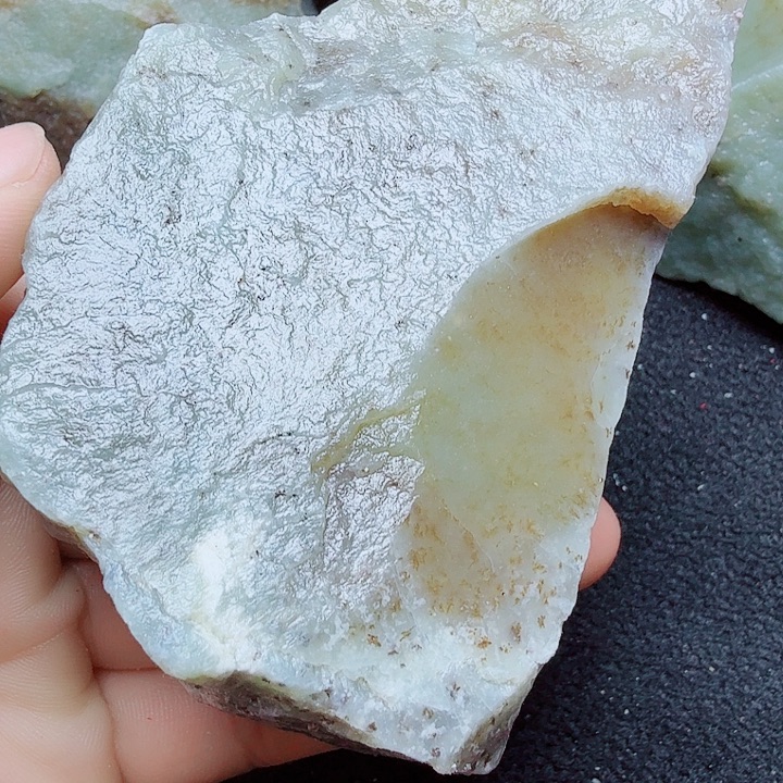 未镶嵌和田玉（糖玉）珠宝半成品