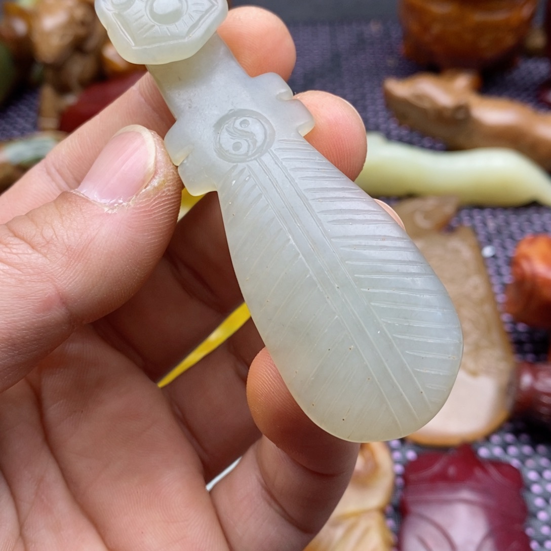 蛇纹石玉颈饰未镶嵌