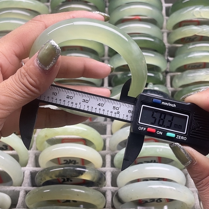 蛇纹石玉未镶嵌手镯212