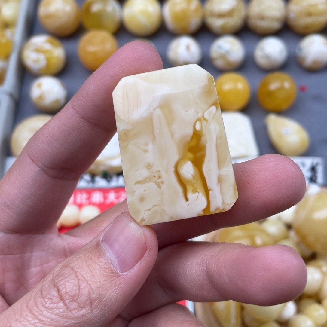 蜜蜡珠宝奇石未镶嵌