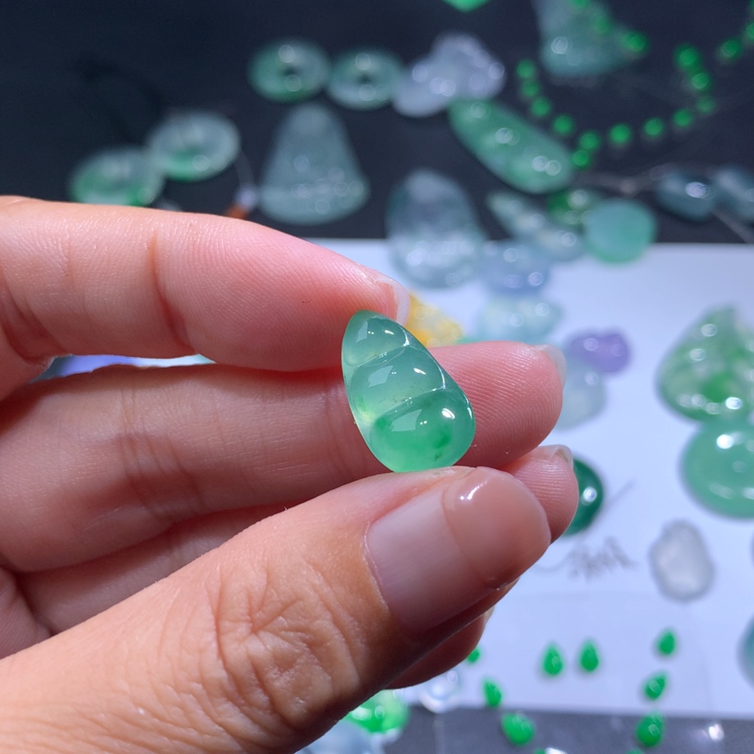 翡翠颈饰未镶嵌豆